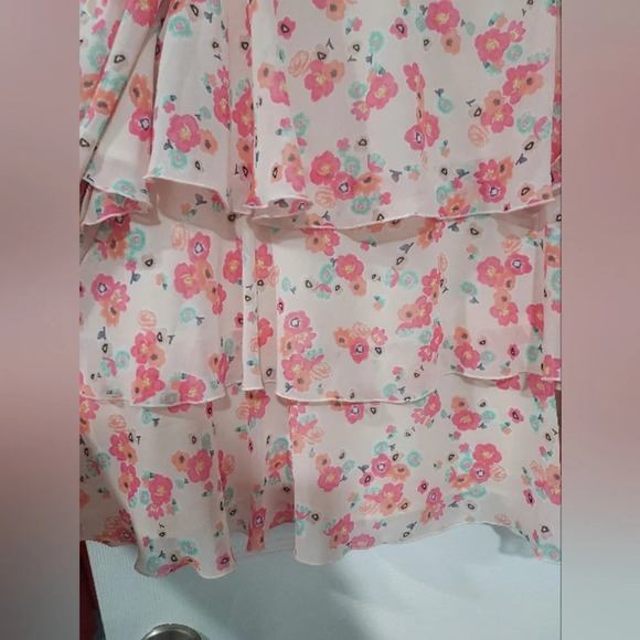 Lane Bryant Pink Floral Cold Shoulder Layered Blouse in Size 18 - Picture 3 of 8